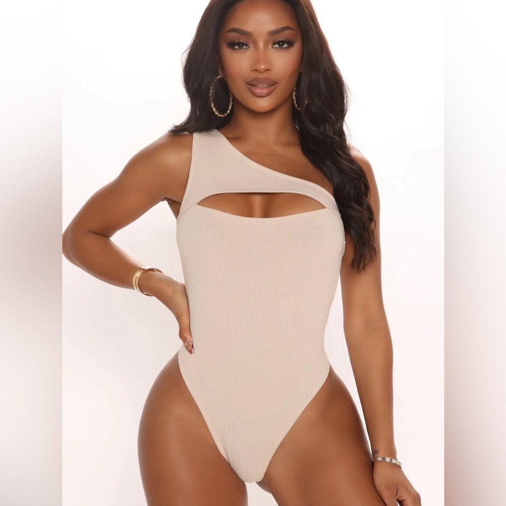 FASHION NOVA - One Shoulder Bodysuit